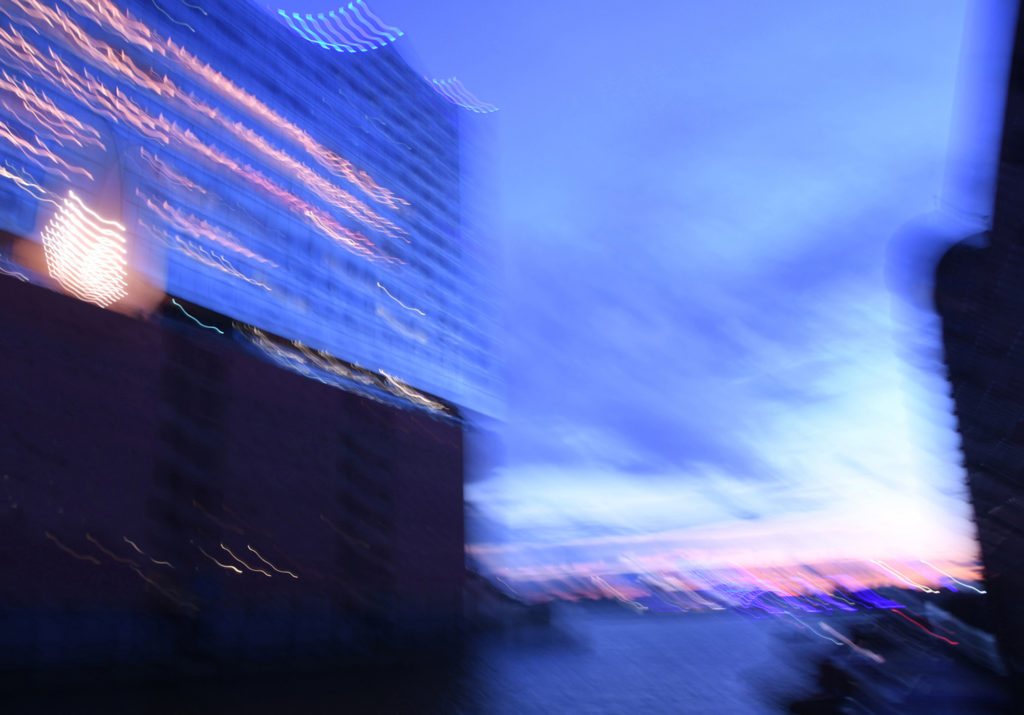 Elbphilharmonie am Abend